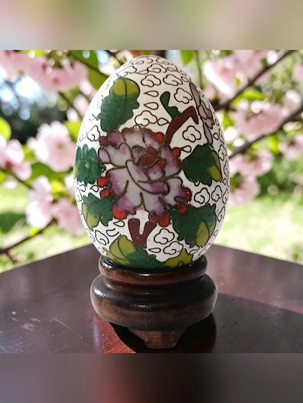 Vintage Chinese Cloisonne Enamel Over Brass Egg‎ Floral Trinket Decor Wood Stand